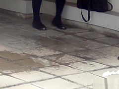 Japanese teenage skanks peeing