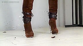 Jocelyn crushes roaches in her sexy boots!