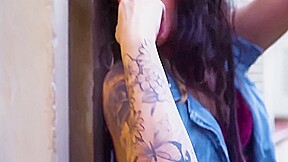 Jully Delarge And Dread Hot - Em Sua Primeira Cena Lesbica Com 11 Min