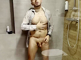 Kinky Hotel Fun In Suit And Tie And Piss Games Under The Shower