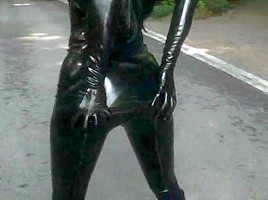 L Anga uniform latex