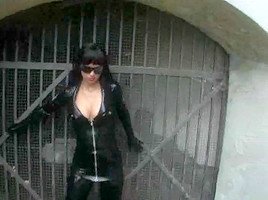 L Anga uniform latex