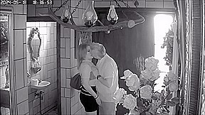 La caméra de surveillance nous filme baiser