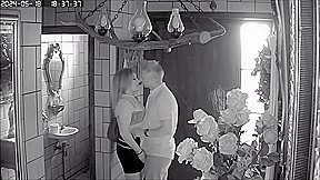 La caméra de surveillance nous filme baiser