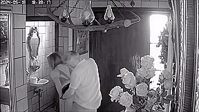 La caméra de surveillance nous filme baiser