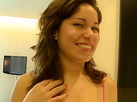 Latina Lindsey Takes A Shower
