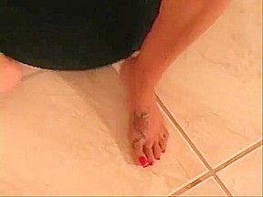 Latina slut enjoys her sex toy in a perverted way
