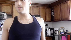 Leigh Raven In Squirtin Roomies