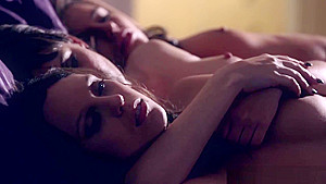 Les teen 18+ fingers and lick stepmoms wet box