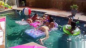 Lesbians ass ride strapon