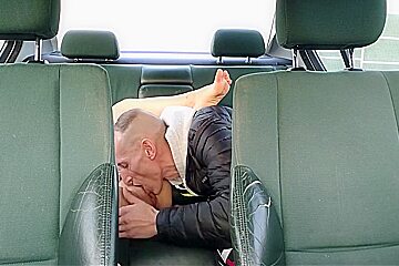 Lucky Driver And A Horny Passenger With A Juicy Pussy