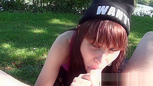 Luna 18 ans ,elle me taille une pipe avant d'aller a dijon ,une vrai salope