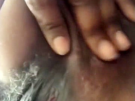 MS HUNNIE GIVING THAT FAT ASS THE FINGER!!!