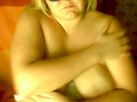 Maria Schaefer mastrubates at the webcam
