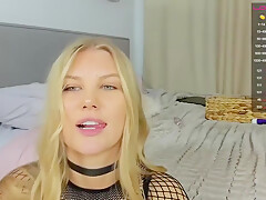 Masturbating Loving Babe Solo Toy Plays With Enthusiasm
