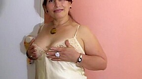Mature Latina played with