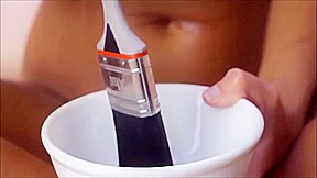 Melena Maria with oil brush