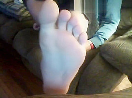 My feet really smell Sniff them!