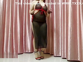 My wife likes to dance striptease in front of me 轻舞玉女情趣丝袜