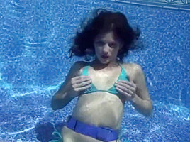 Naomi's Underwater Self Pleasure