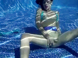 Naomi's Underwater Self Pleasure