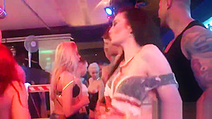 Natural models blow dick and enjoy shagging and gangbang