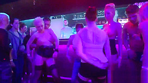 Natural models blow dick and enjoy shagging and gangbang