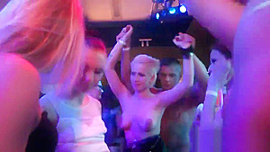 Natural models blow dick and enjoy shagging and gangbang