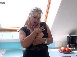 Naughty German Housewife Playing With Herself - MatureNL