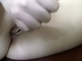 Newbie Female Bodybuilder Get Bored and Masturbates