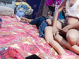 Pati Gaya Bahar Biwi Ne Mara Boyfriend Ko Chudwaya Raat Ko