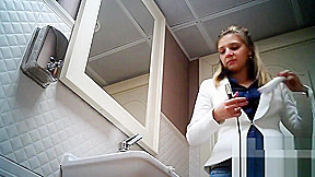 Peeping in the wc 3