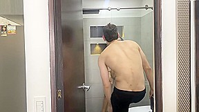 Peleo Con Mi Novio Y Se Mete Al Bano Mientras Me Ducho A Follarme Muy Duro Para Que Lo Perdone