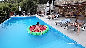 Perverse Sperma Partys Am Pool! Jeder Darf Ran