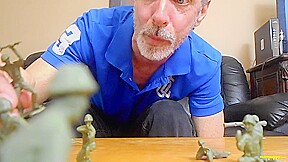 Play with my Army Men - Step daddy GIANT 22 - Step daddy GIANT - Richard Lennox