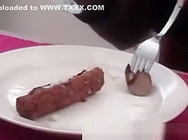 Queeny Love - Cum on food