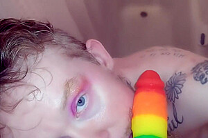 Queer Ftm Boy Does Bjs And Ass Bounce