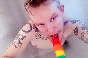 Queer Ftm Boy Does Bjs And Ass Bounce