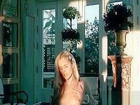 Sexy Blonde Babe Gets Horny Rubbing