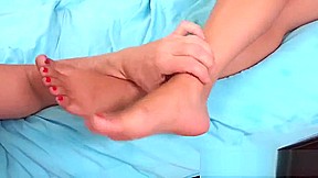 Sexy Brunette Aria Has Her Feet Sucked