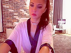 Sexy Lady striping show her amazing body on cam