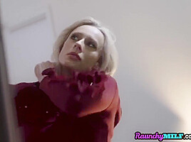 Sexy Milf Bitch Penetrated By Black Dick In Wet Pussy