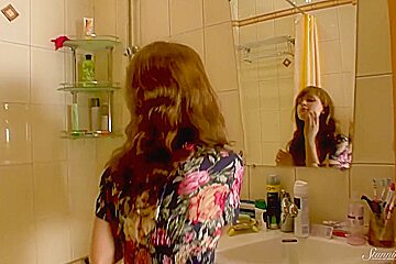 Showering Sweetie Darien Has Perky Little Boobs And A Perfect Pussy!