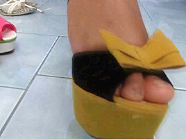Solo shoes play with ebony slut in bathroom by Foot Girls