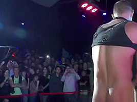 Steaming hot Franceska gets nialed Nacho in front the audience