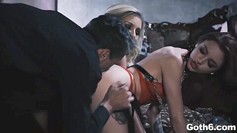 Steve Holmes - Horny Vixens Took Turns Sucking Steves Cock