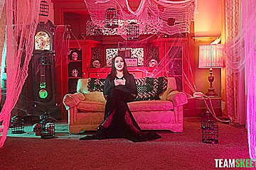 Summer Col, Khloe Kingsley And Cory Chase In Creepy Home Of All Thing