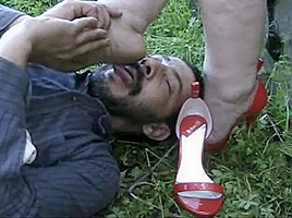 Surpise Gresopio Worship Feet - 01