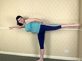 Suzie - Blue Tights Green Top