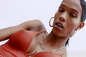 TS Dazia appreciates masturbation when BF isnt anywhere near